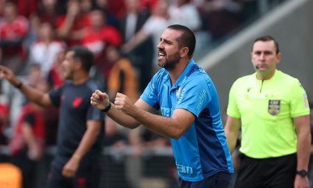 João Martins, auxiliar de Abel Ferreira, comandou o Palmeiras contra o Athletico, por conta de suspensão do técnico português. (Foto: Cesar Greco/Palmeiras)