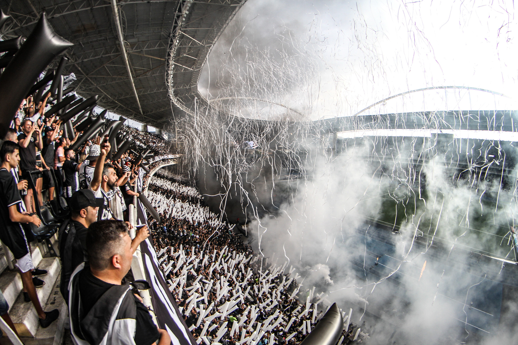 Festa da torcida do Botafogo no Nilton Santos (Foto: Vitor Silva/Botafogo)