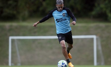 Diego Hernandés ainda não foi regularizado pelo Botafogo (Foto: Vítor Silva/Botafogo)
