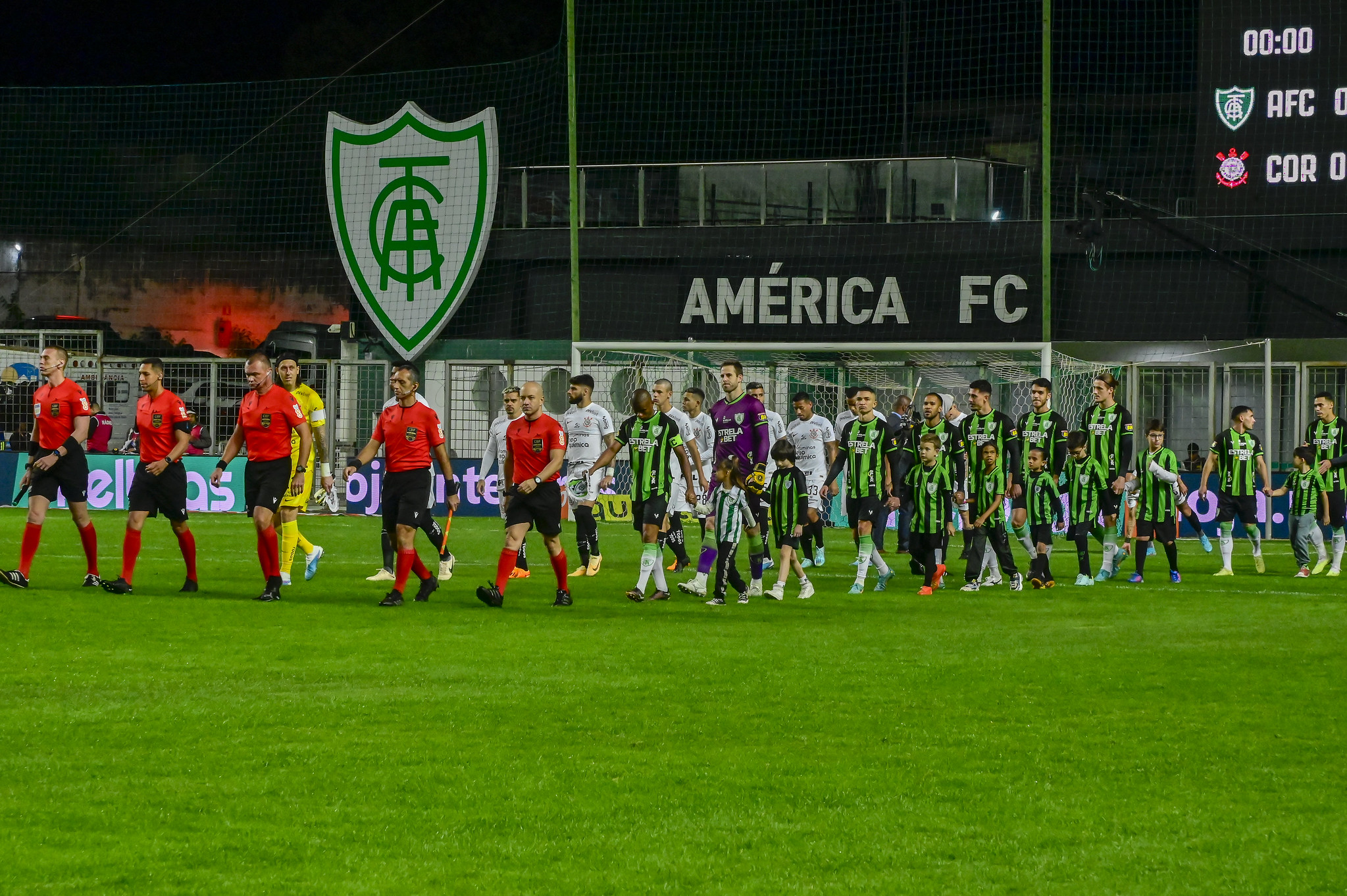 Equipes se enfrentaram pela ida da Copa do Brasil (Foto: Mourão Panda/America)