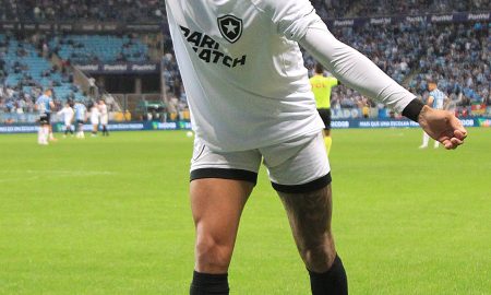 Carlos Alberto comemorando o segundo gol do Botafogo contra o grêmio.Foto: Vitor Silva/Botafogo.