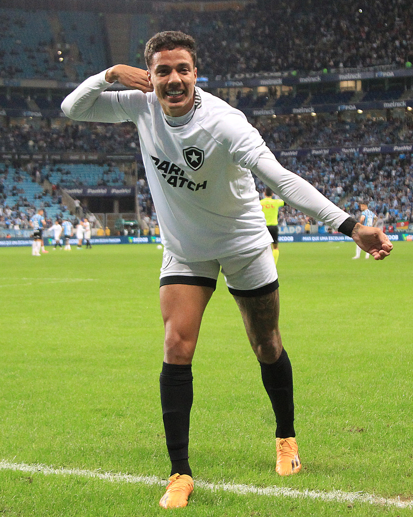 Carlos Alberto comemorando o segundo gol do Botafogo contra o grêmio.Foto: Vitor Silva/Botafogo.
