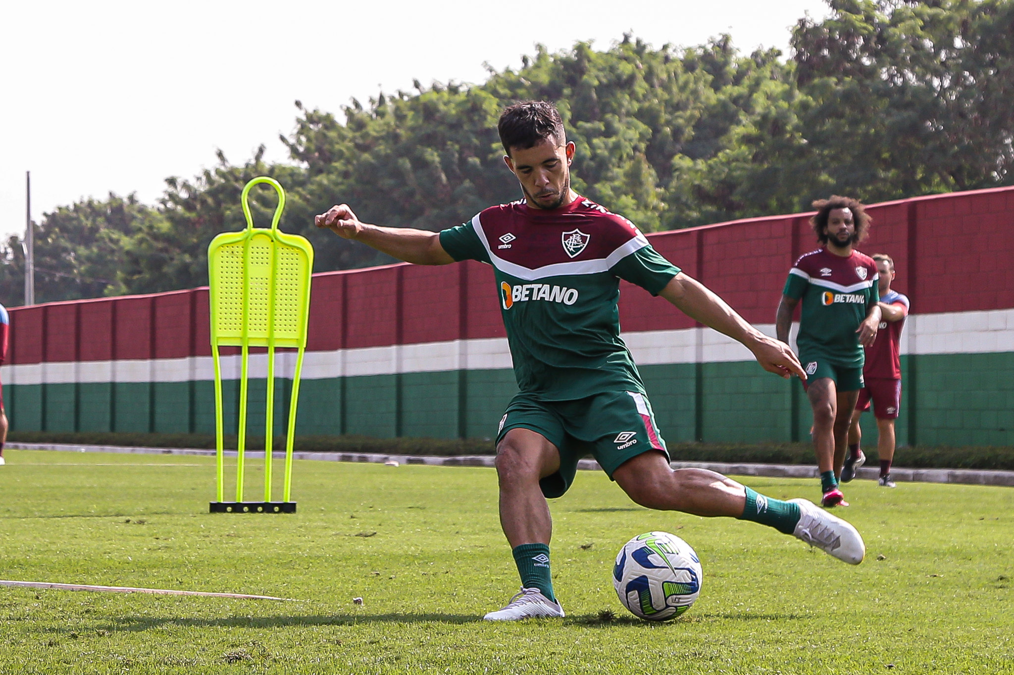 Leo Fernández em treino no CT Carlos Castilho (Foto: Marcelo Gonçalves/Fluminense)