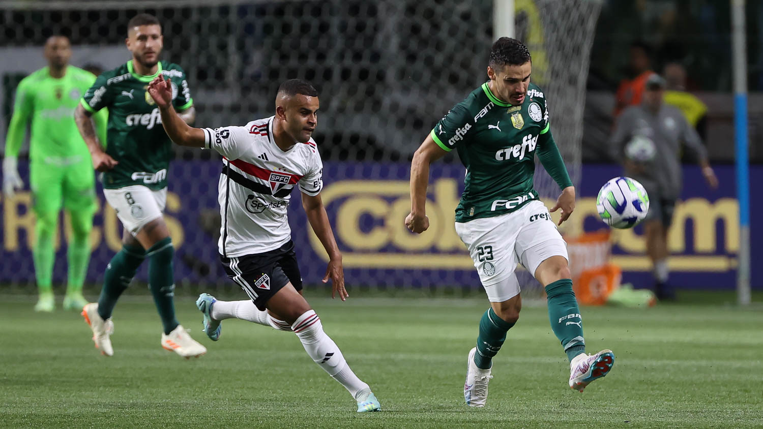 Raphael Veiga durante confronto contra o São Paulo na Copa do Brasil. FOTO: Cesar Greco/Palmeiras