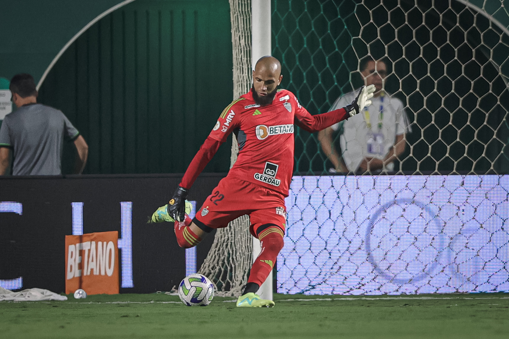 Everson atuando pelo Atlético