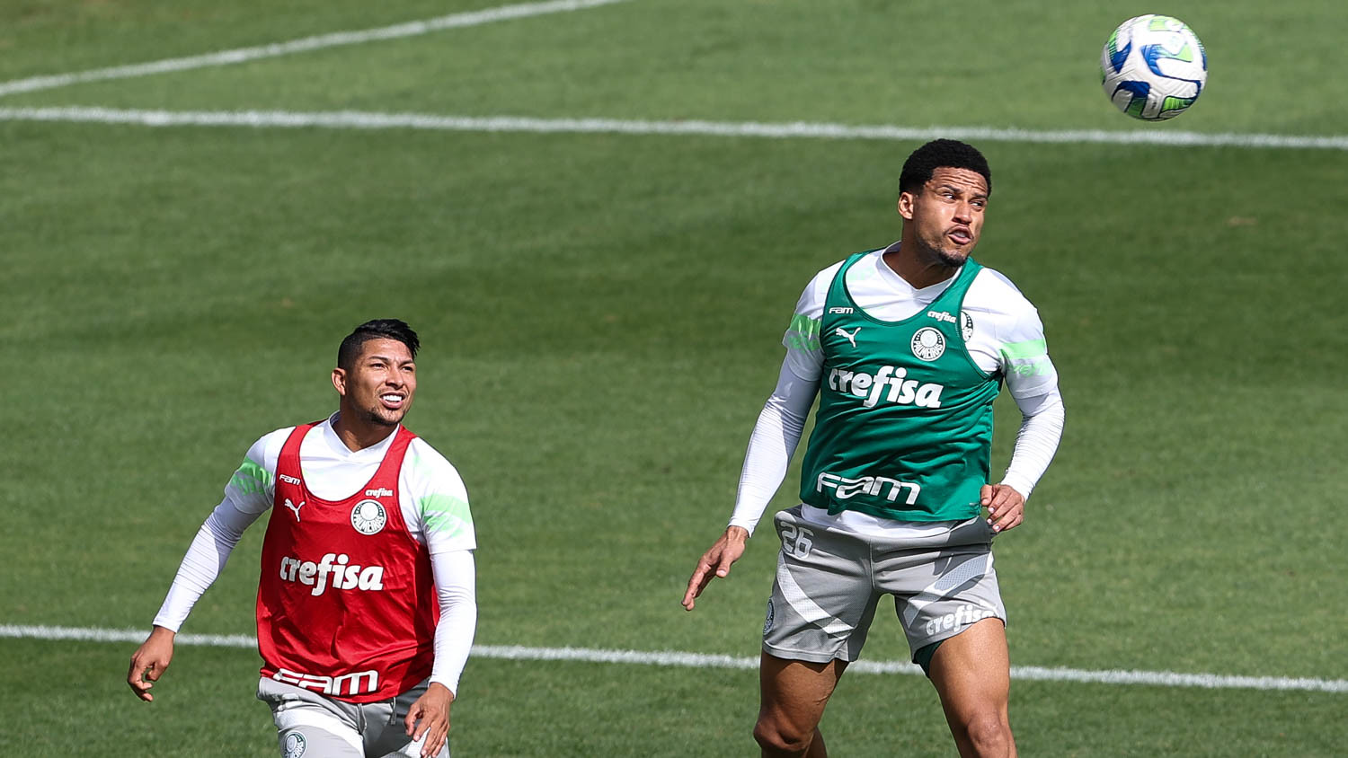 Rony e Murilo durante treino na Academia de Futebol. (FOTO: Cesar Greco/Palmeiras)