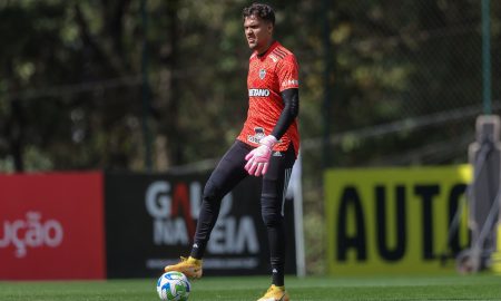Matheus Mendes nos treinamentos na Cidade do Galo (Foto: Pedro Souza/Atlético)