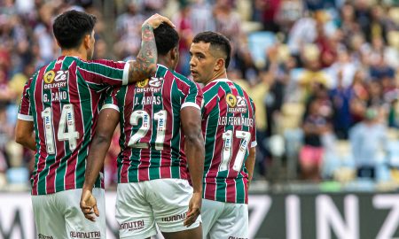 Jogadores do Fluminense comemoram pênalti sofrido por Arias contra o Santos (Foto: Marcelo Gonçalves/Fluminense)