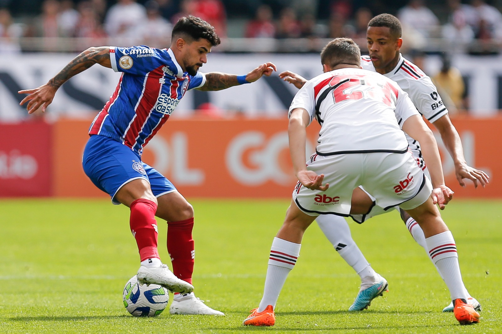 Atacantes do São Paulo empilham chances de gols perdidos (Photo by Ricardo Moreira/Getty Images)