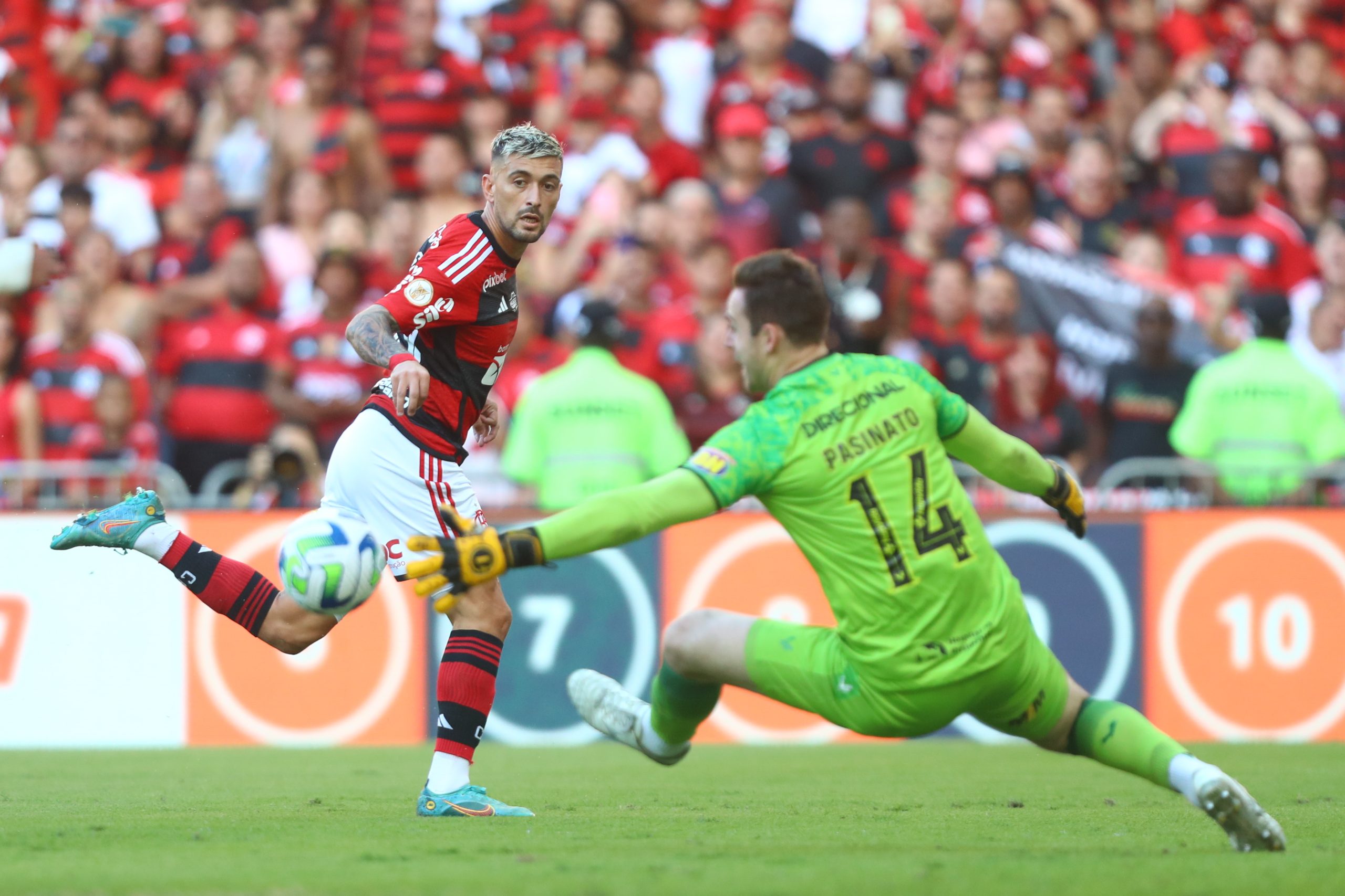 Arrascaeta em ação no empate entre Flamengo e América-MG (Foto: Marcelo Cortes/Flamengo)