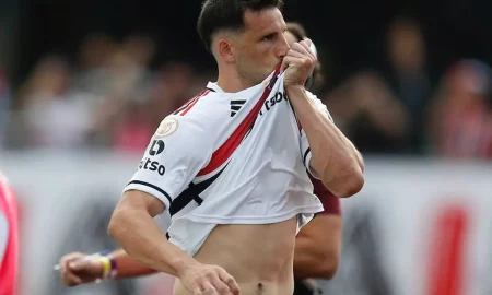 Calleri comemorando seu gol contra o Santos (Foto: Paulo Pinto/saopaulofc)
