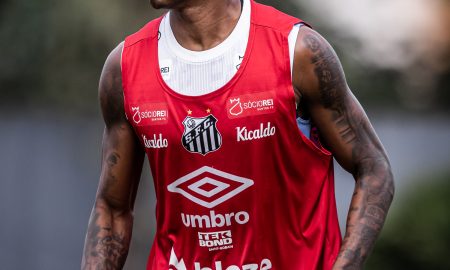 Jean Lucas participa de treinamento no CT Rei Pelé. (Divulgação/Santos FC)