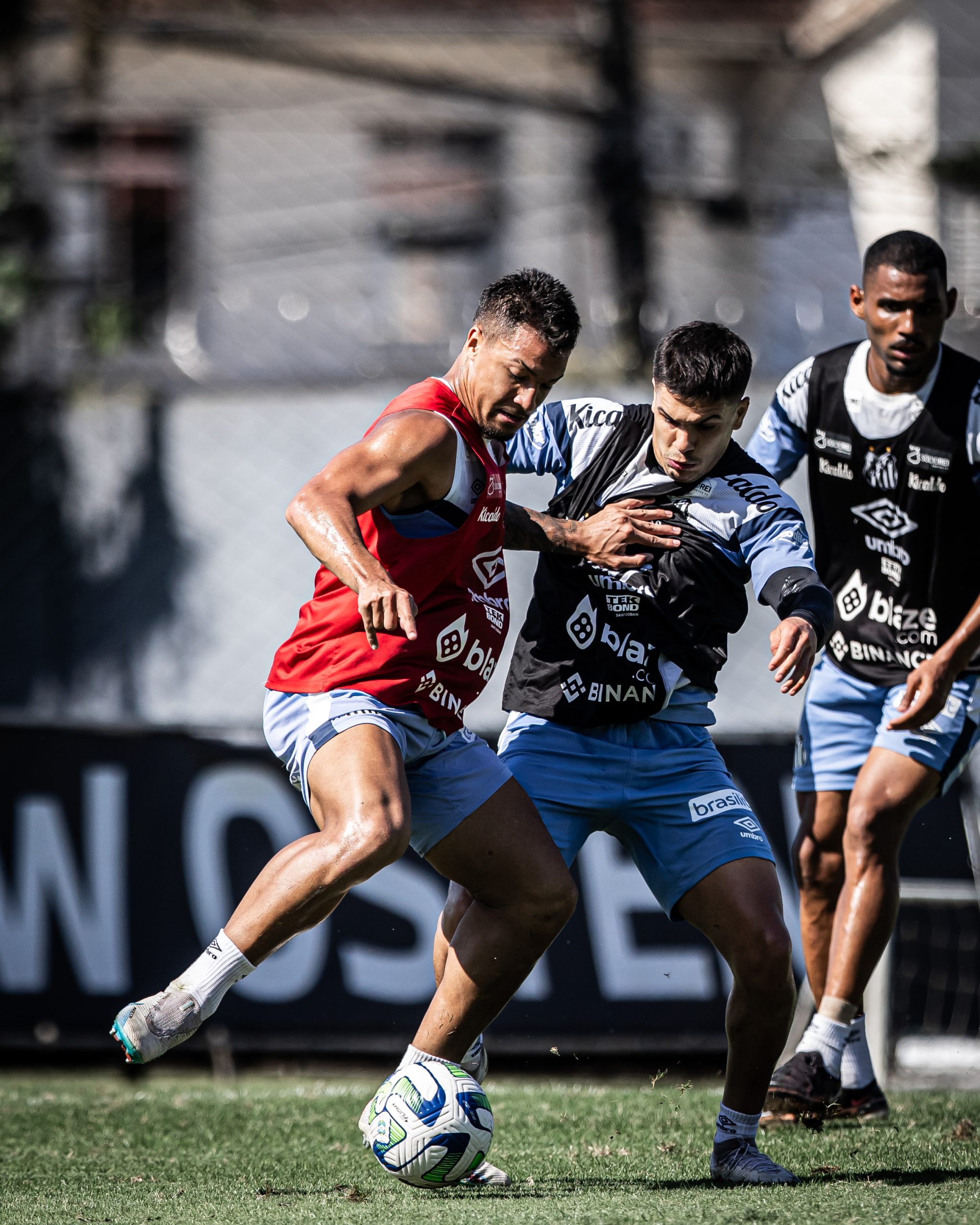 Marcos Leonardo e Rodrigo Fernández em treino no CT REi Pelé