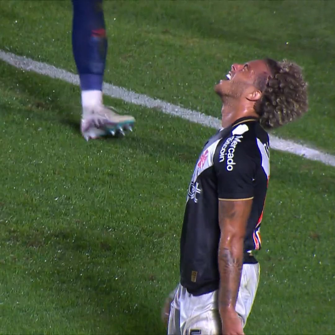 Figueiredo lamentando gol perdido contra o Athletico (Imagem: Reprodução/SporTV)