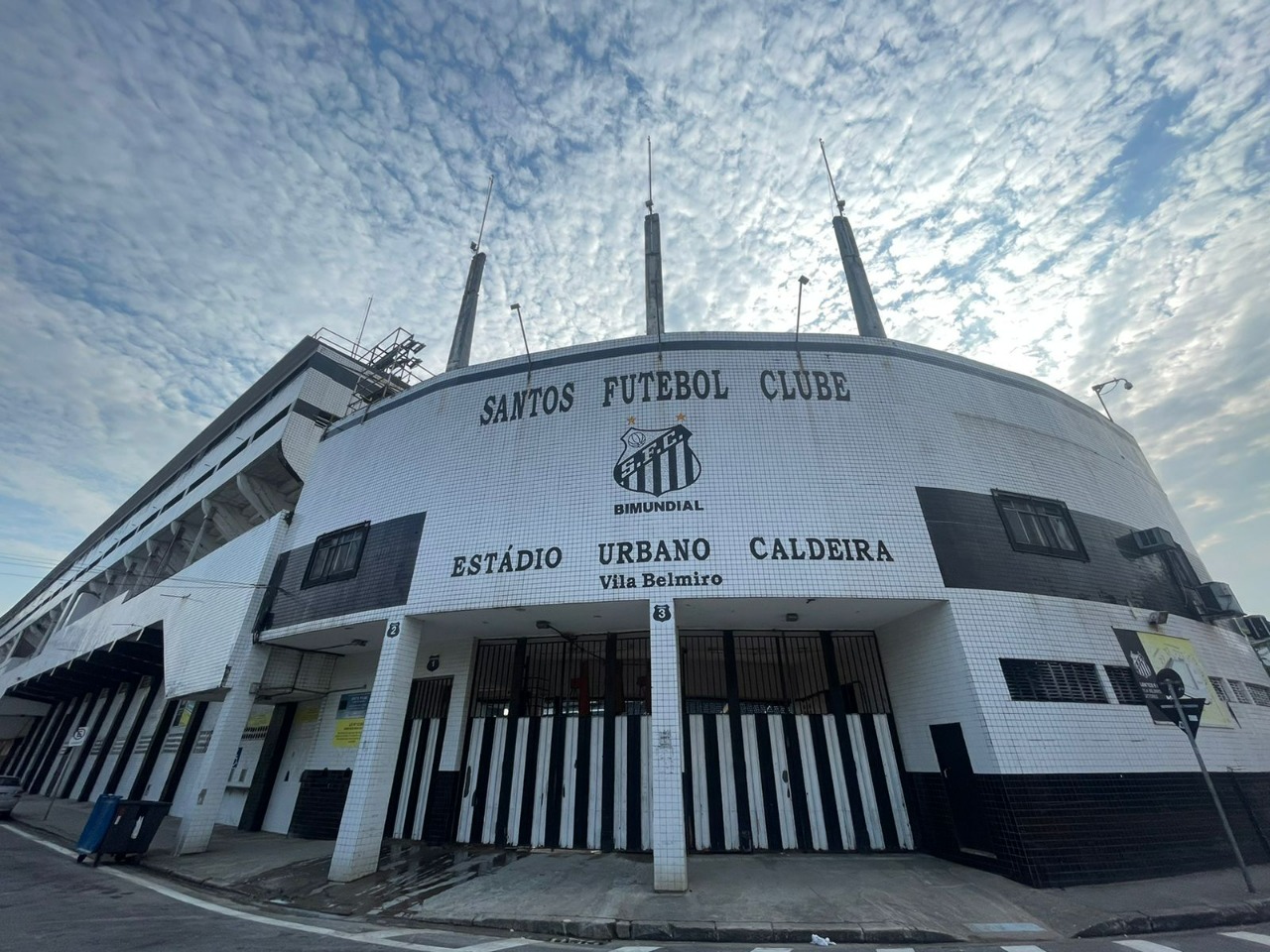 Punição será com a perda de oito jogos na Vila Belmiro e uma multa de 80 mil reais. (Foto: Divulgação/Santos FC)