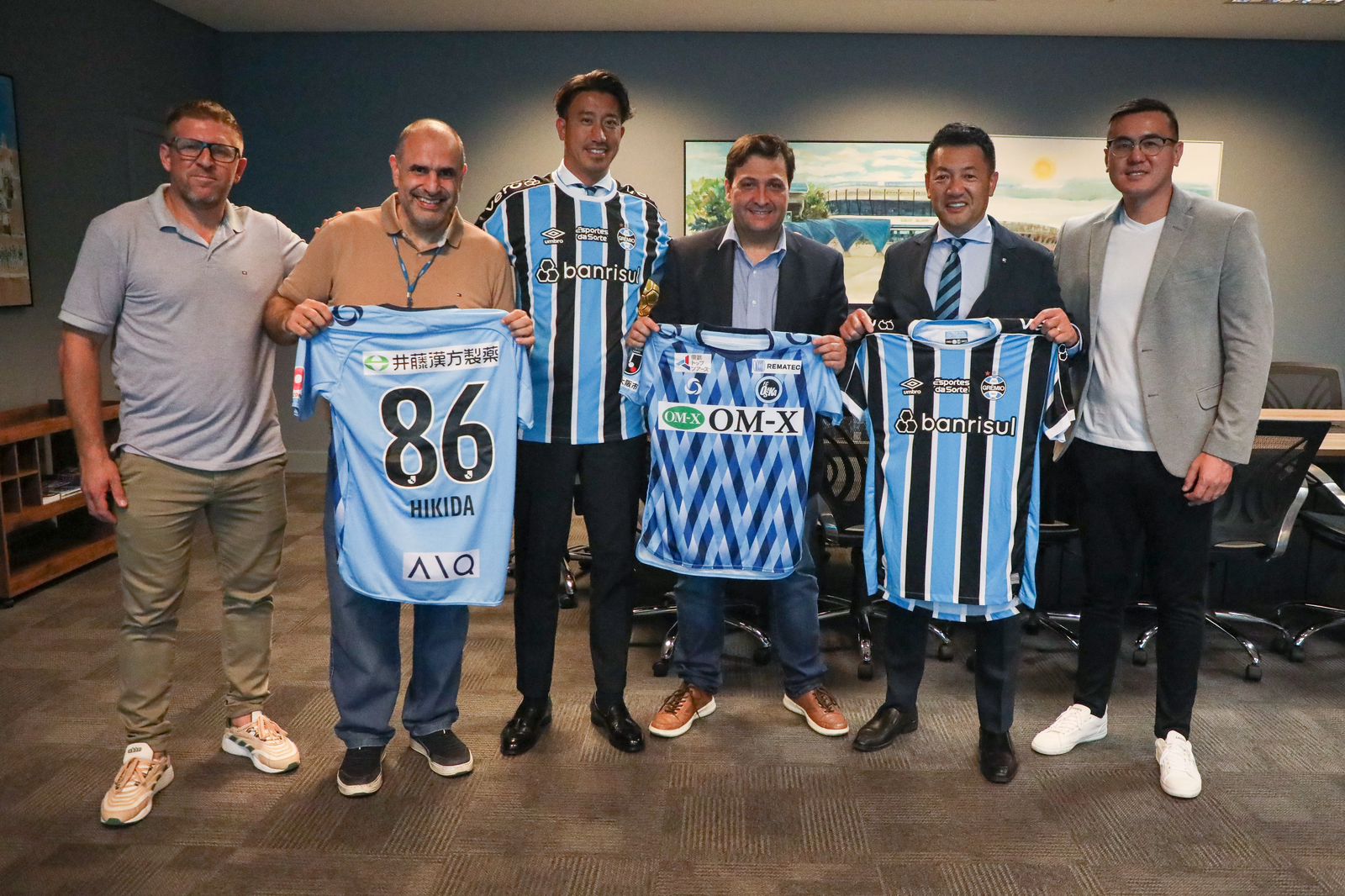 Empresário Rubens Takeda (primeiro à direita) interligou representantes do Grêmio com clube do Japão (Foto: Arquivo pessoal)