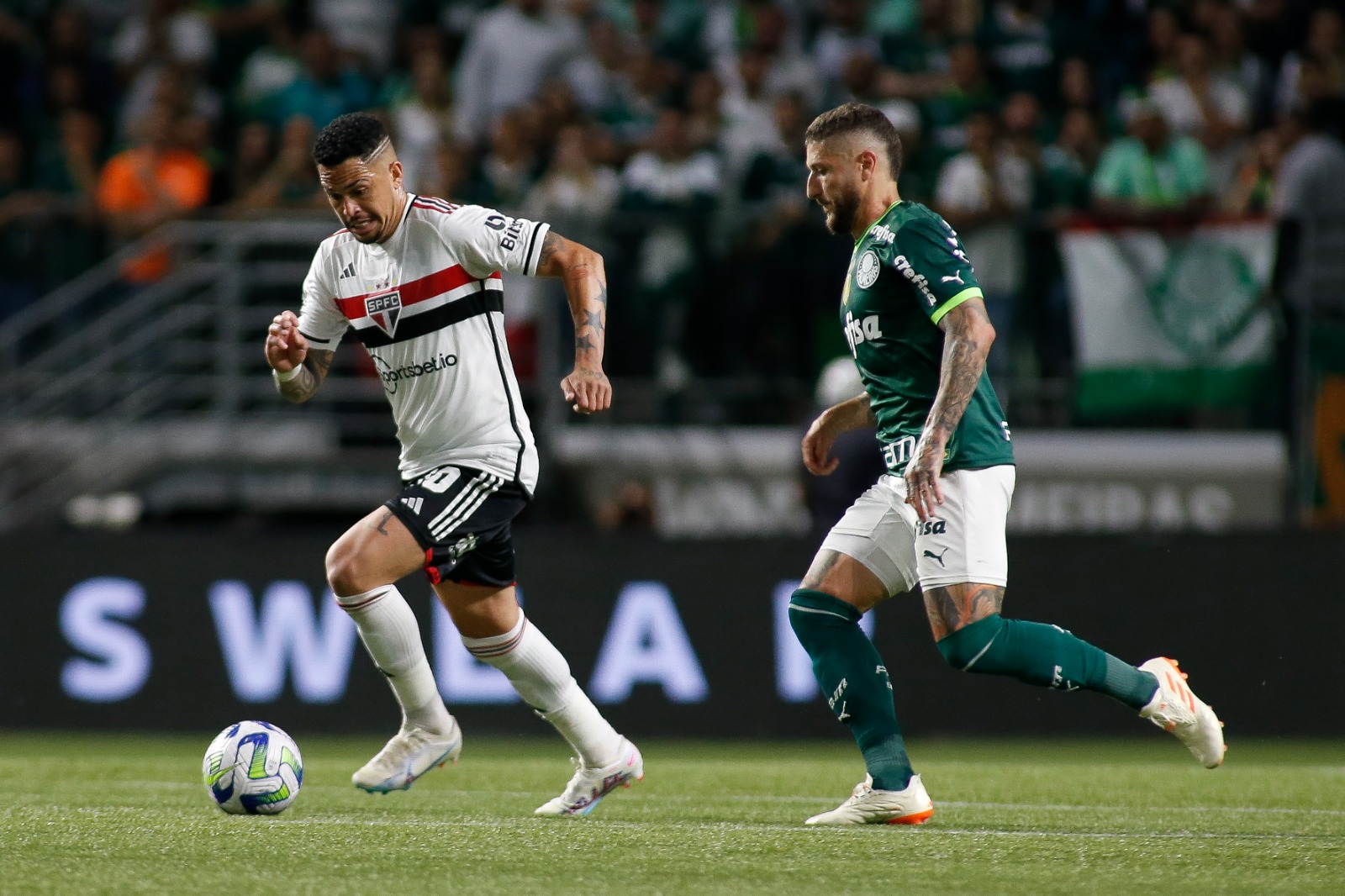 Zé Rafael e Luciano durante o Choque-Rei no Allianz Parque. FOTO: (Photo by Miguel Schincariol/Getty Images)