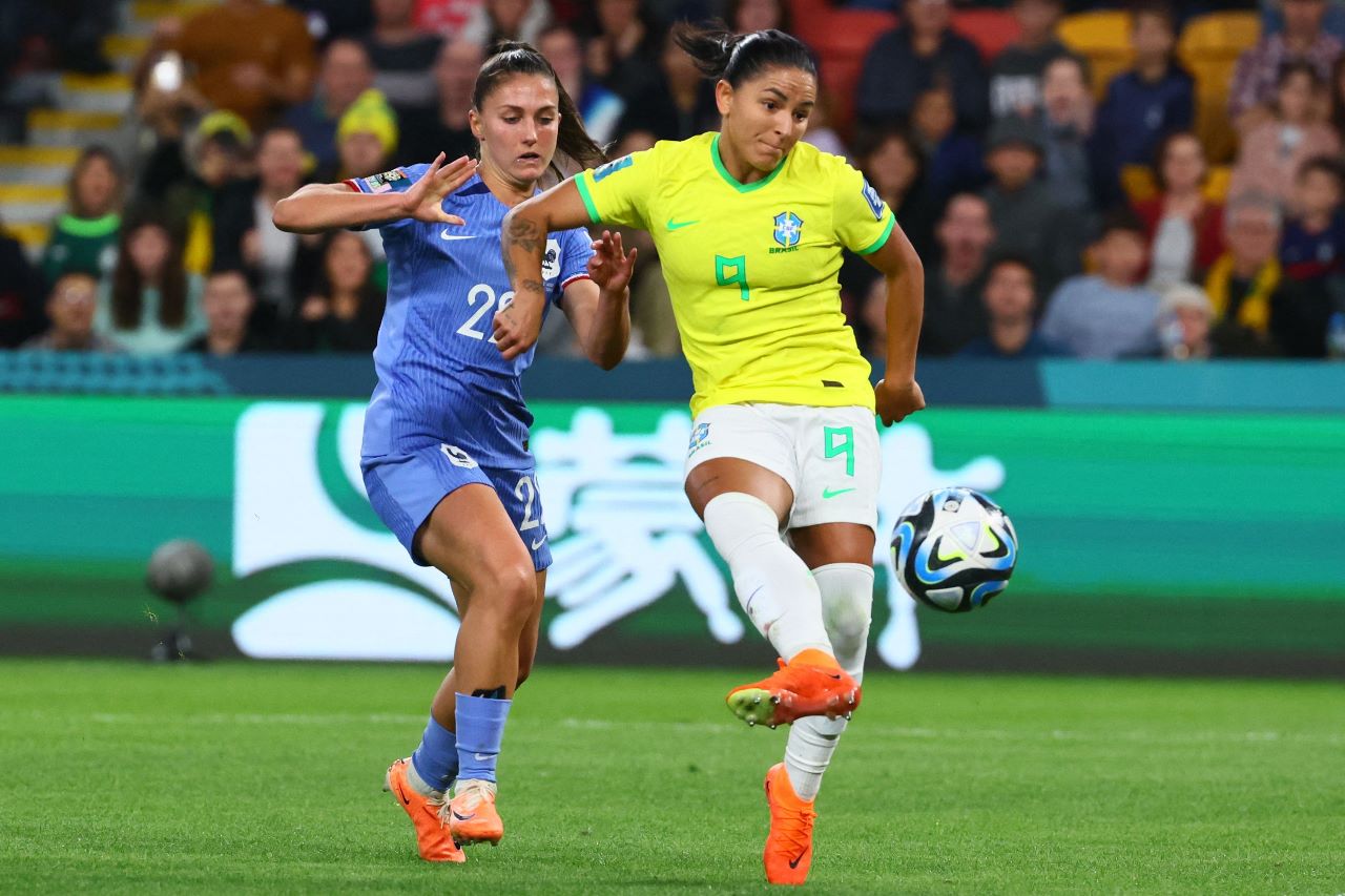 Debinha marcou o gol da Seleção Brasileira contra a França na Copa do Mundo