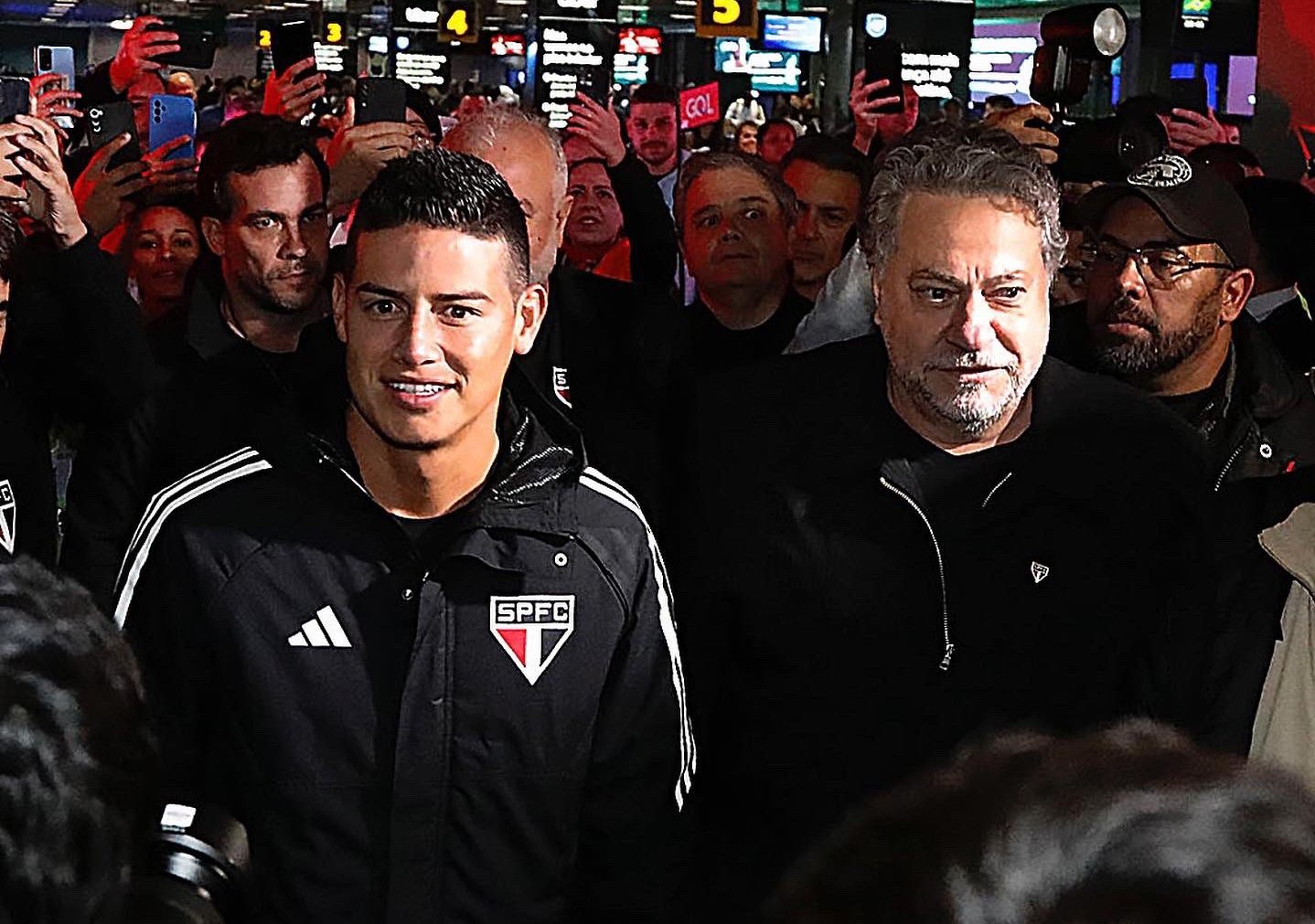 James Rodríguez em sua chegada a cidade de São Paulo (Foto: Rubens Chiri / São Paulo FC)
