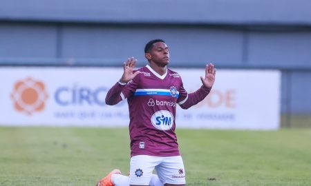 Marcelinho comemora gol pelo Caxias (Foto: Luiz Erbes/S.E.R Caxias)