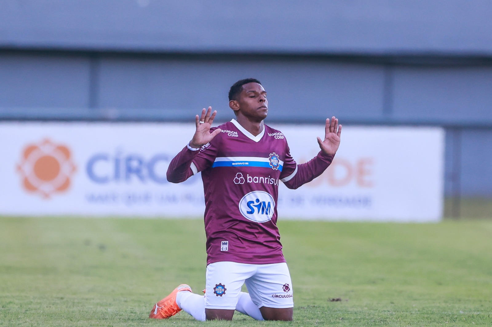 Marcelinho comemora gol pelo Caxias (Foto: Luiz Erbes/S.E.R Caxias)