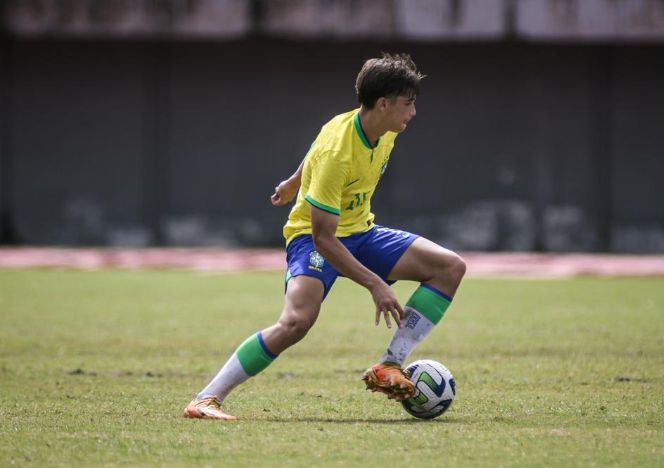O jogador se destacou com a seleção brasileira da categoria sub-15 (Divulgação/CBF)