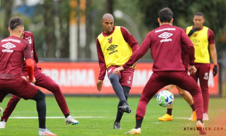 Fernandinho em treino do Athletico - (Foto: José Tramontin/athletico)