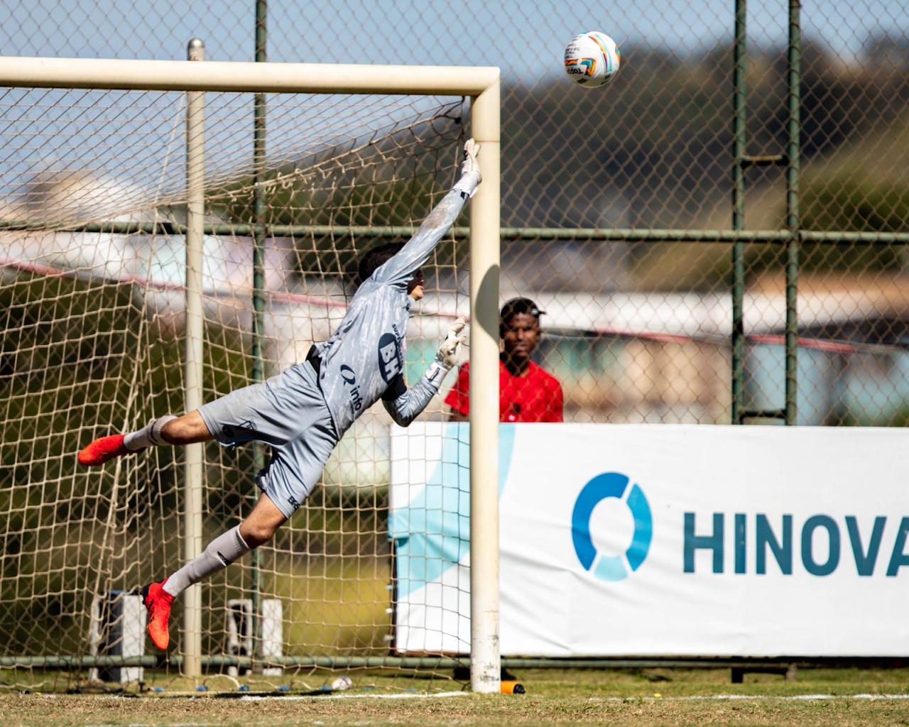 Gabriel Parra, goleiro do Coimbra Sub-20