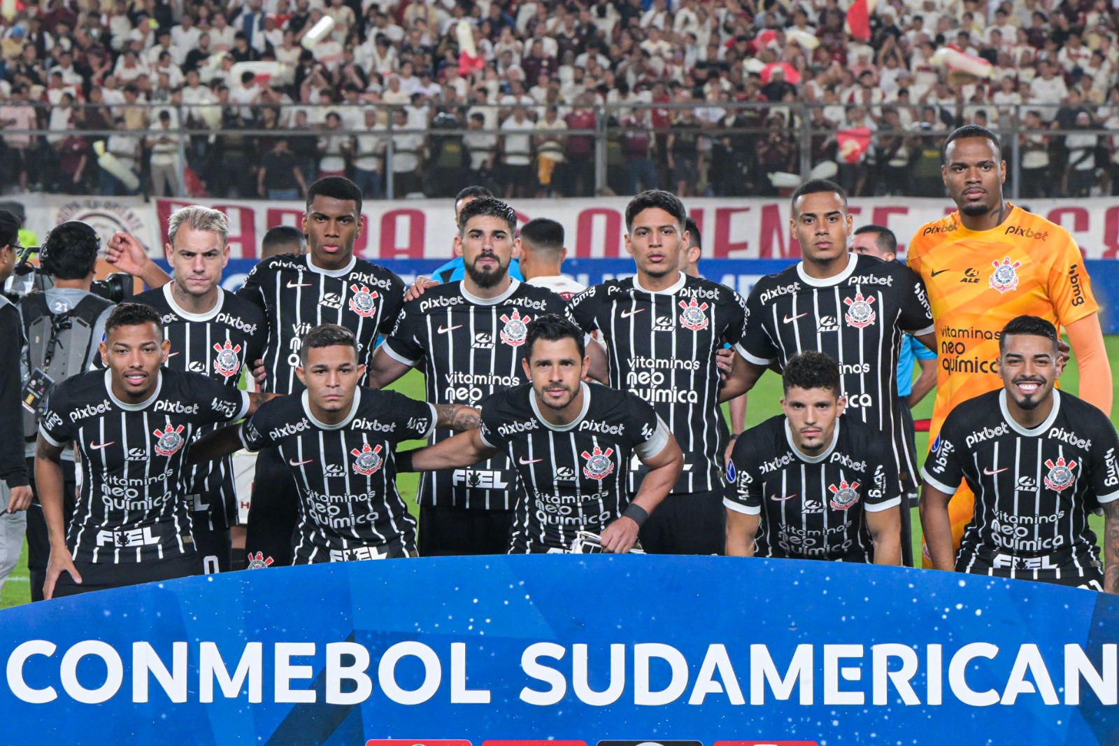 Corinthians vence Universitario e avança na Sula; Veja notas