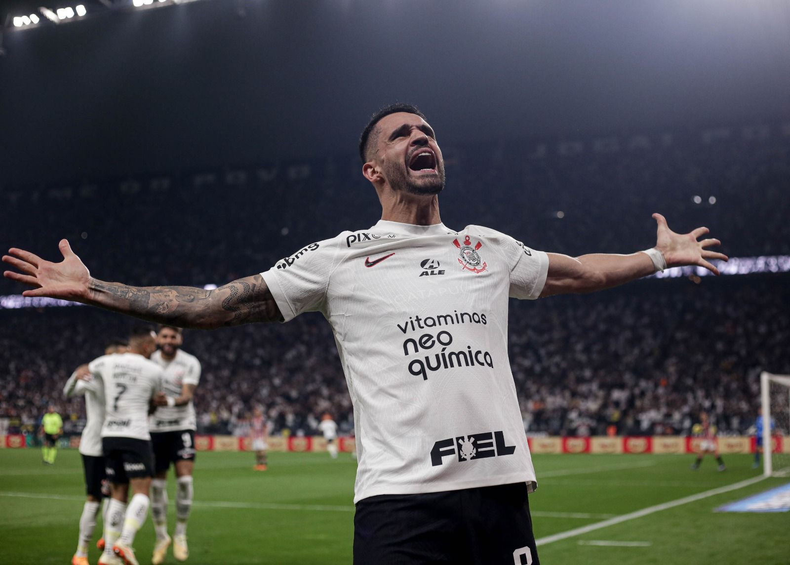 Corinthians vence Vasco e respira no Campeonato Brasileiro