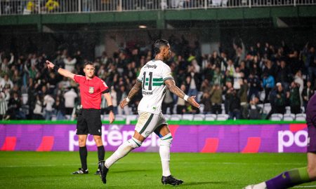 Alef Manga marcou gol nos últimos dois jogos (Foto: Divulgação/Coritiba)
