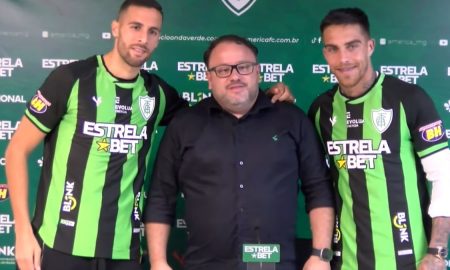 América apresenta Javier Méndez e Estiban Burgos oficialmente no CT Lanna Drumond (Foto: Reprodução/Youtube/Coelho TV)
