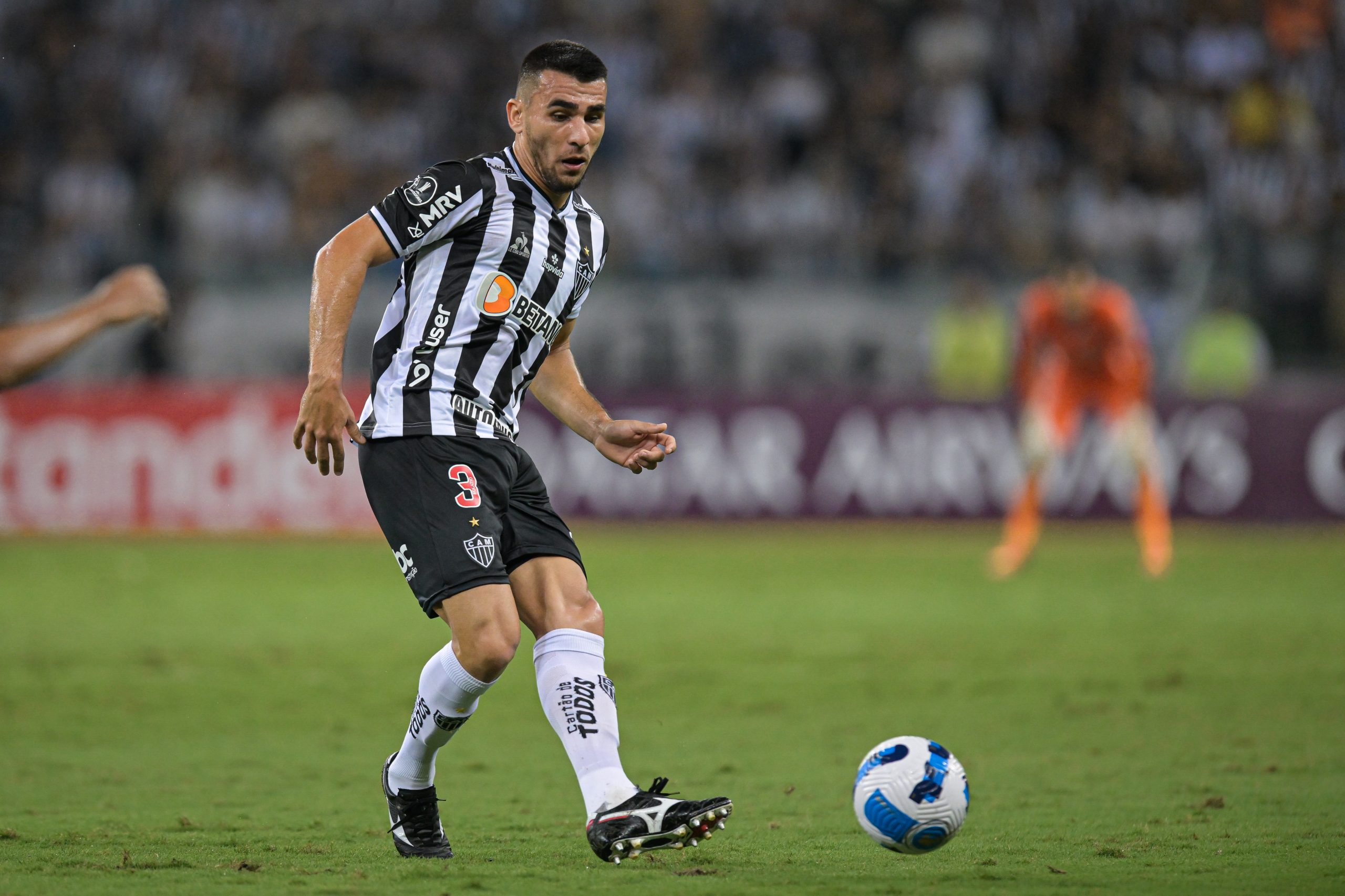 Junior Alonso pelo Atlético-MG e é alvo do Santos (Foto: Pedro Vilela/Getty Images)