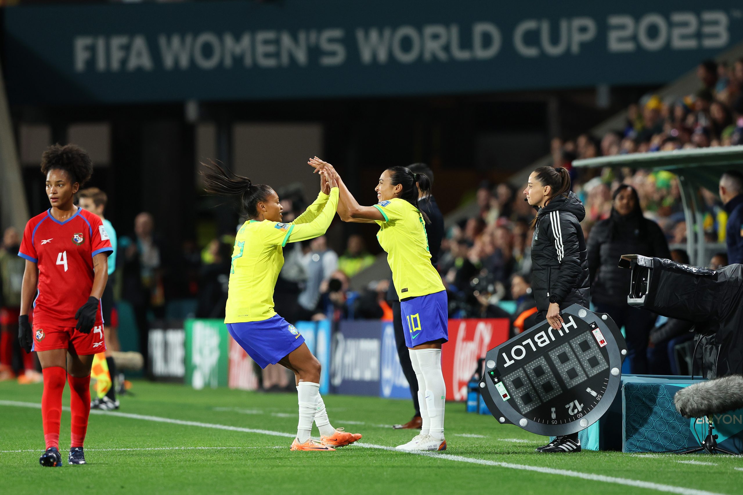 Copa Feminina: goleadas, hat-trick de Ary Borges e recorde de