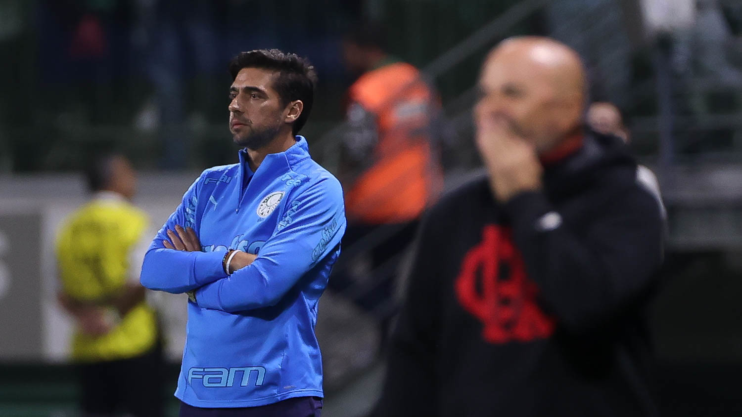 Abel, técnico do Palmeiras observa time do jogo contra o Flamengo (Foto: Cesar Greco/Palmeiras)