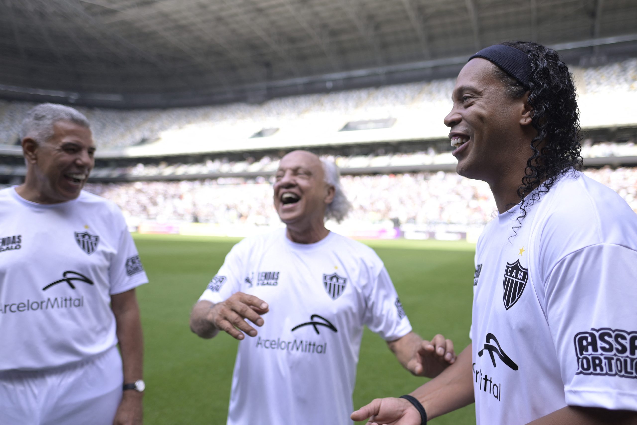 Cerezo, Ronaldinho, Reinaldo e outros ídolos históricos do clube marcaram presença (Photo by DOUGLAS MAGNO/AFP via Getty Images)