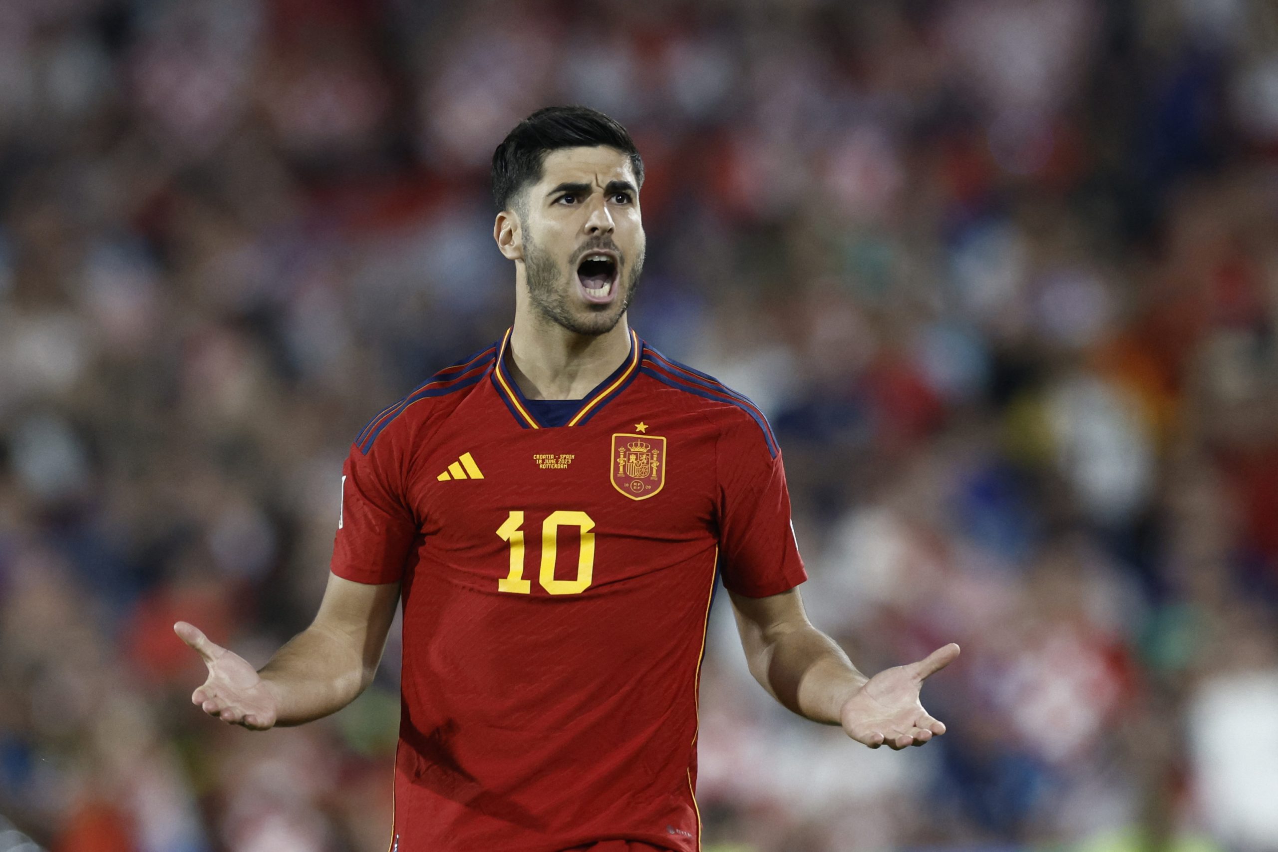 Asensio foi anunciado oficialmente pelo PSG (Foto: KENZO TRIBOUILLARD/AFP via Getty Images)