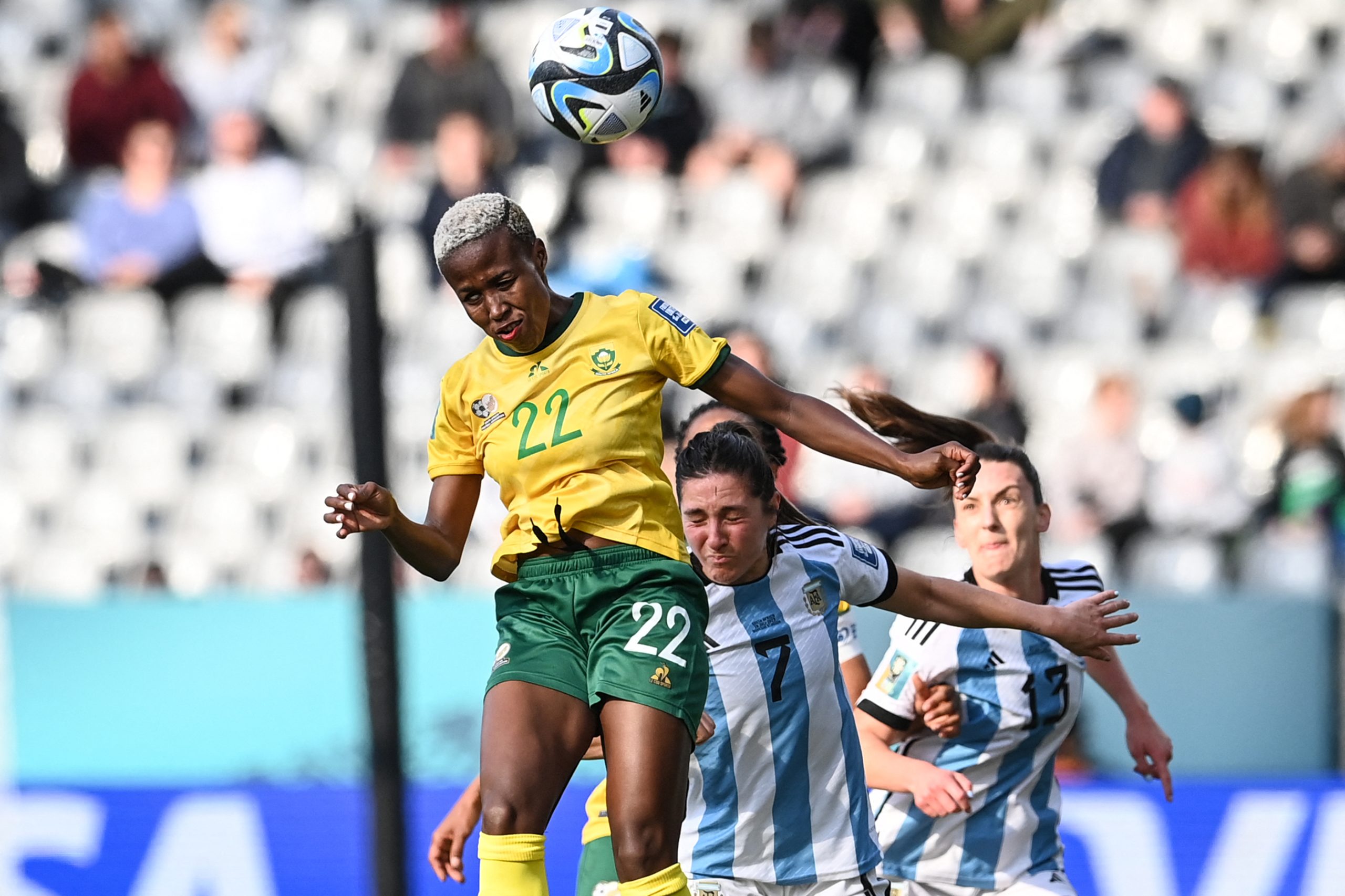 Jogo foi de muita emoção, principalmente no segundo tempo (Photo by SANKA VIDANAGAMA/AFP via Getty Images)