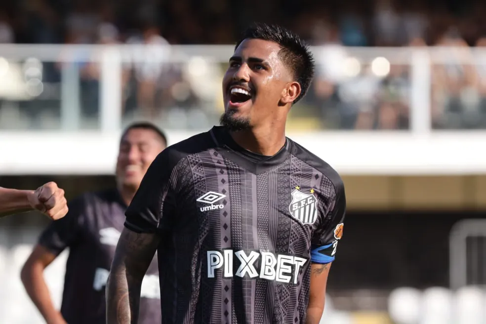 Ivonei comemorando um dos gols do Santos diante da Portuguesa pelo Paulista sub-20 (Foto: Pedro Ernesto Guerra Azevedo/ Santos FC)