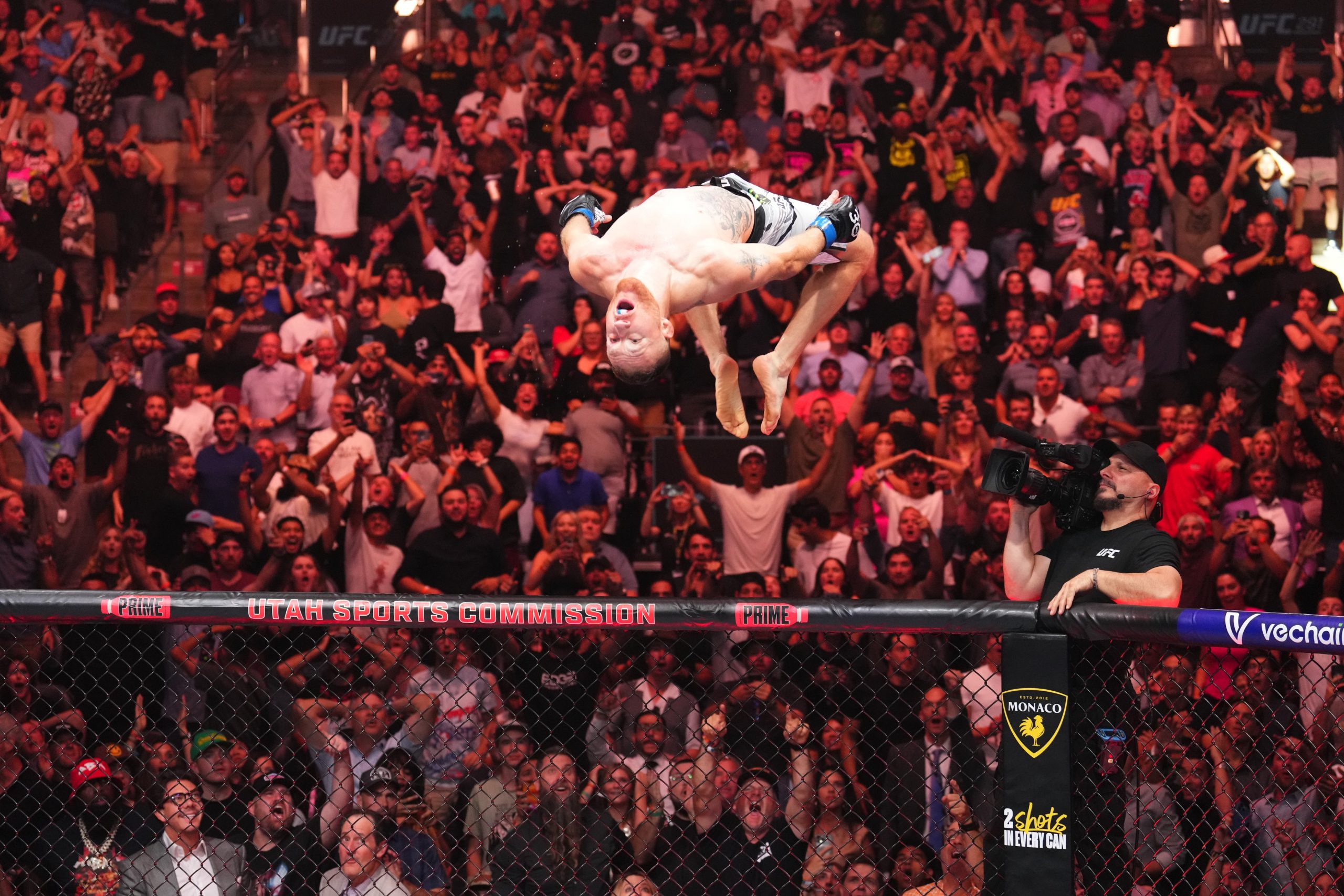 Justin Gaethje comemora vitória no UFC 291 (Foto: Divulgaçao/Twitter Oficial UFC)