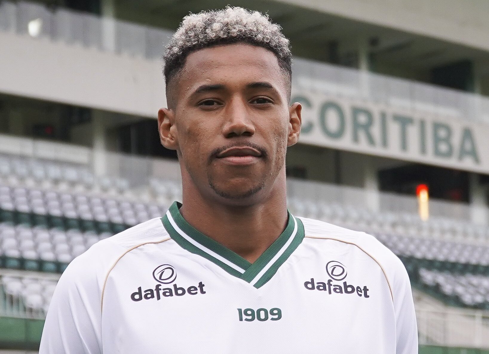 Garcez está liberado para estrear pelo Coritiba (Foto: Divulgação/Coritiba)