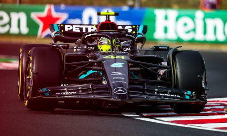 Hamilton volta a largar na pole (Foto: Divulgação/Mercedes)