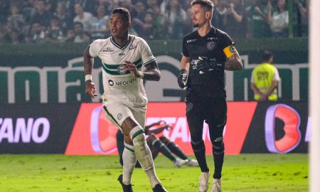 Alef Manga marca gol de "Pelé" (Foto: Divulgação/Coritiba)