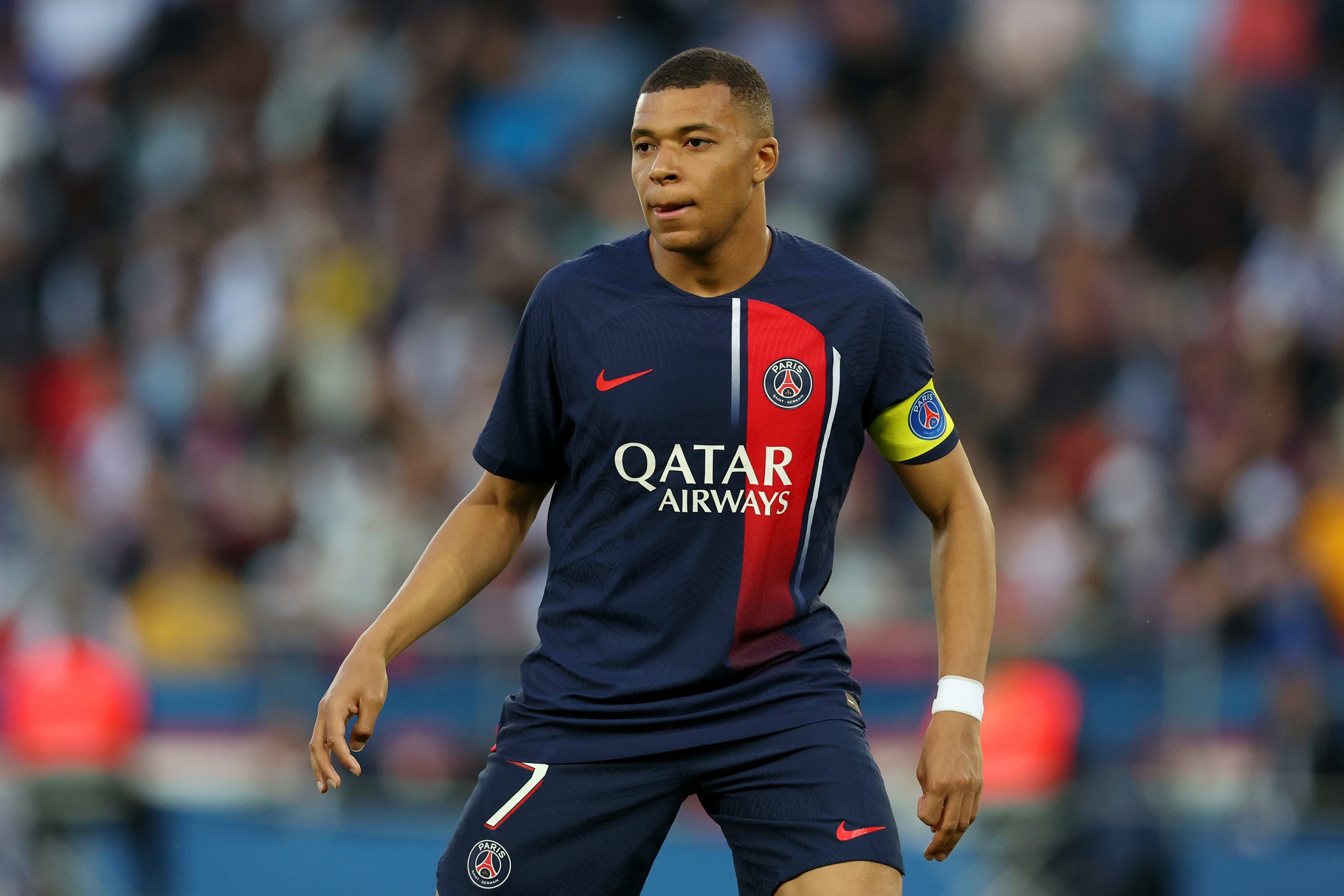 Mbappé recebe sondagens do futebol saudita (Foto: Julian Finney/Getty Images)