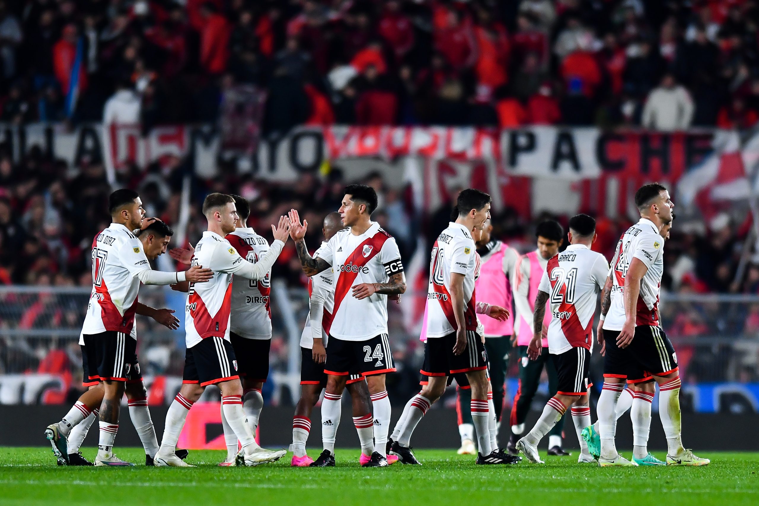 Jogadores do River Plate comemoram título (Foto: Marcelo Endelli/Getty Images)