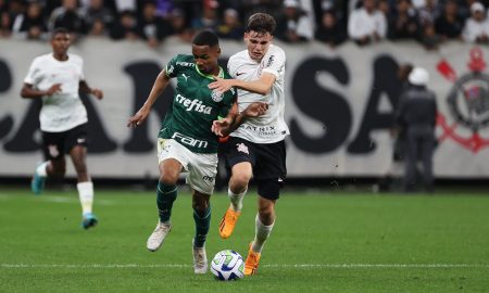 Disputa de bola durante Derby decisivo pelo Brasileirão Sub-20. FOTO: Palmeiras/Twitter Oficial.