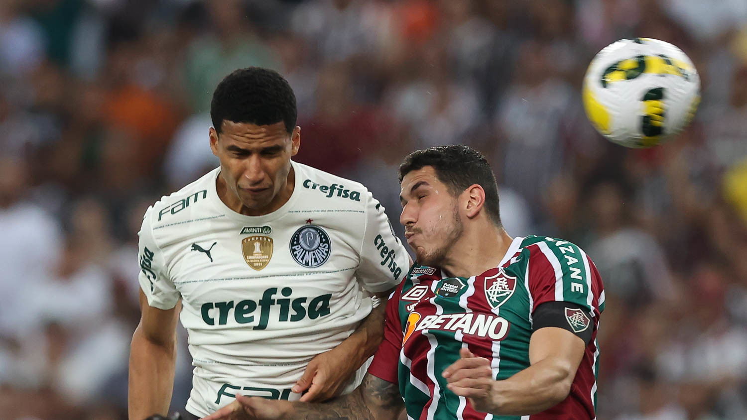 Murilo e Cano disputando a bola durante o último Fluminense X Palmeiras no Maracanã. FOTO: Cesar Greco/Palmeiras