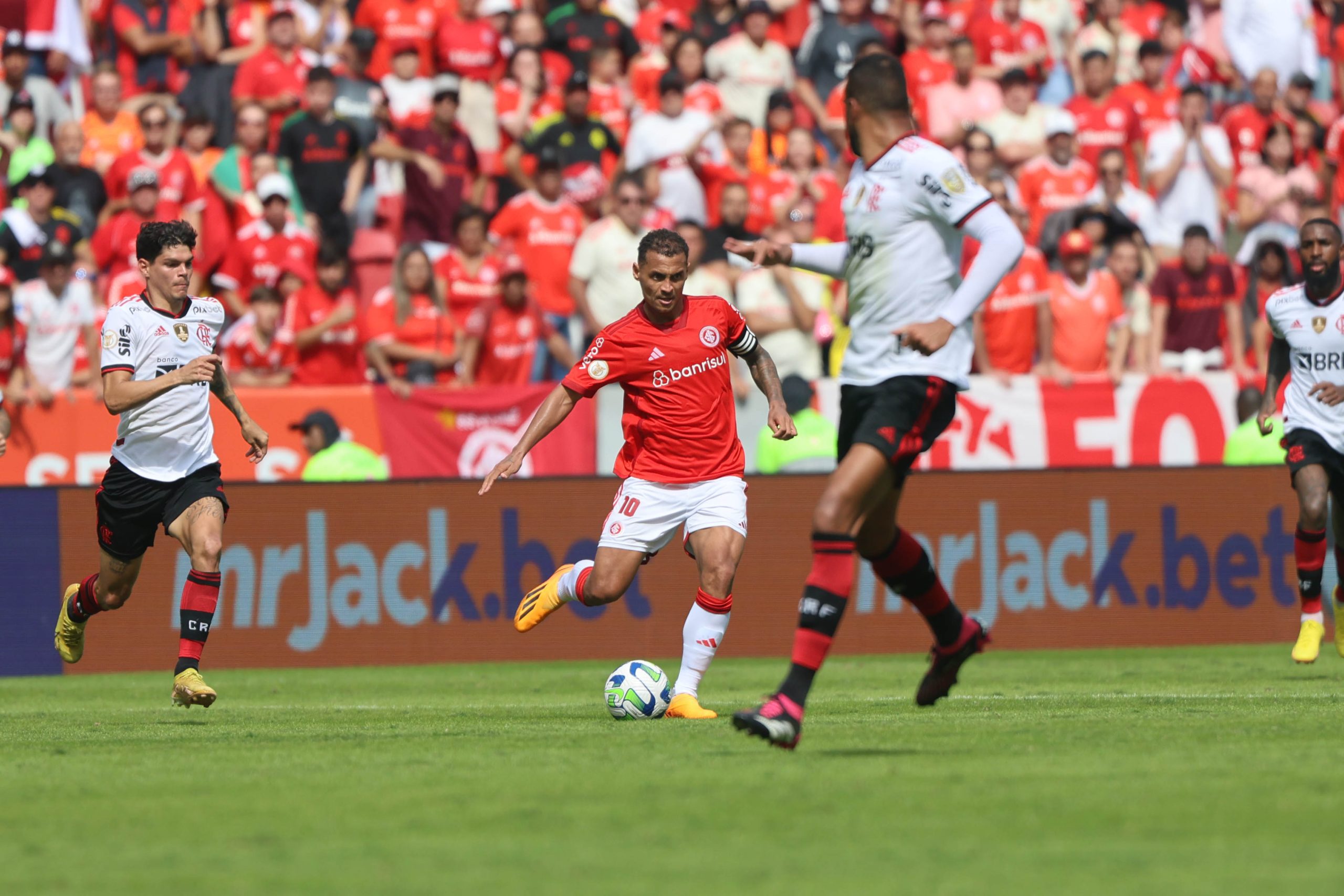 Alan Patrick em Inter x Flamengo - (Foto: Divulgação/Internacional)