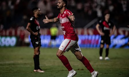 Anselmo Ramon marcou o primeiro na vitória do CRB sobre o Atlético-GO por 2 a 1 (Francisco Cedrim/CRB)