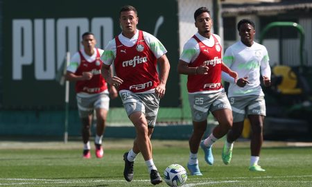 Volantes Fabinho e Gabriel Menino durante treino desta sexta-feira(04), na Academia de Futebol. FOTO: Cesar Greco/Palmeiras